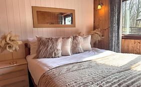 Snowdrop 9 Hot Tub-Woodlandlodges-Pembrokeshire